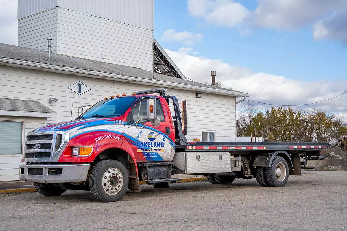 lakeland towing tow flatbed truck